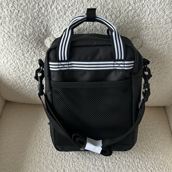 NWT Adidas Crossbody Squad Lunch Bag. Black/White - Picture 2 of 4